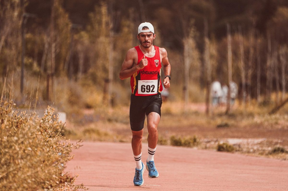 Why Is This 20-Year-Old Farmer's 5,000km Canada Run Leaving Netizens Speechless?