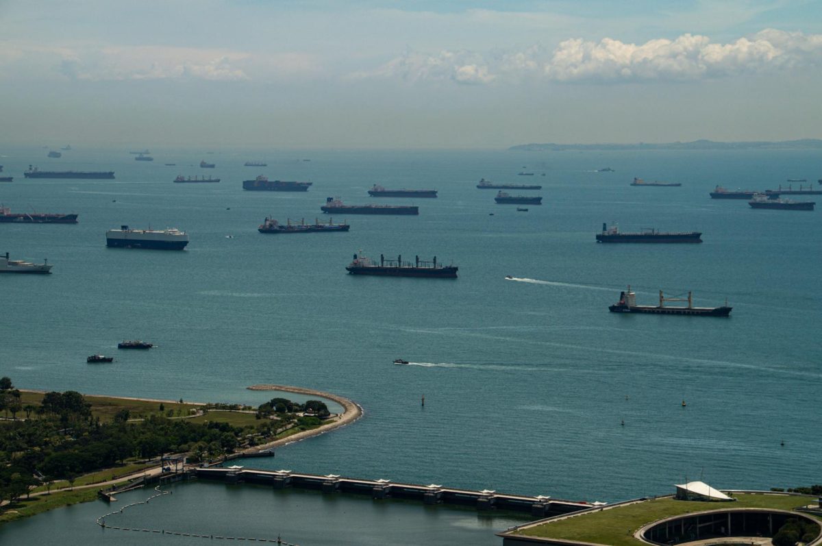 Iran Claims to Have Blocked US Warships from Entering Strait of Hormuz and Attacked UAE Oil Tanker