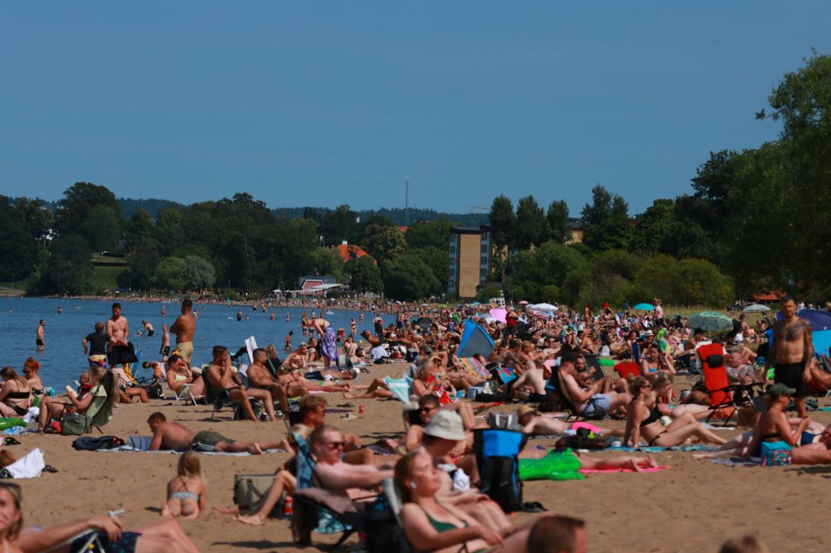 Britons Flock to Beaches and Pools as UK Breaks May Heat Record with 33.5C Temperature
