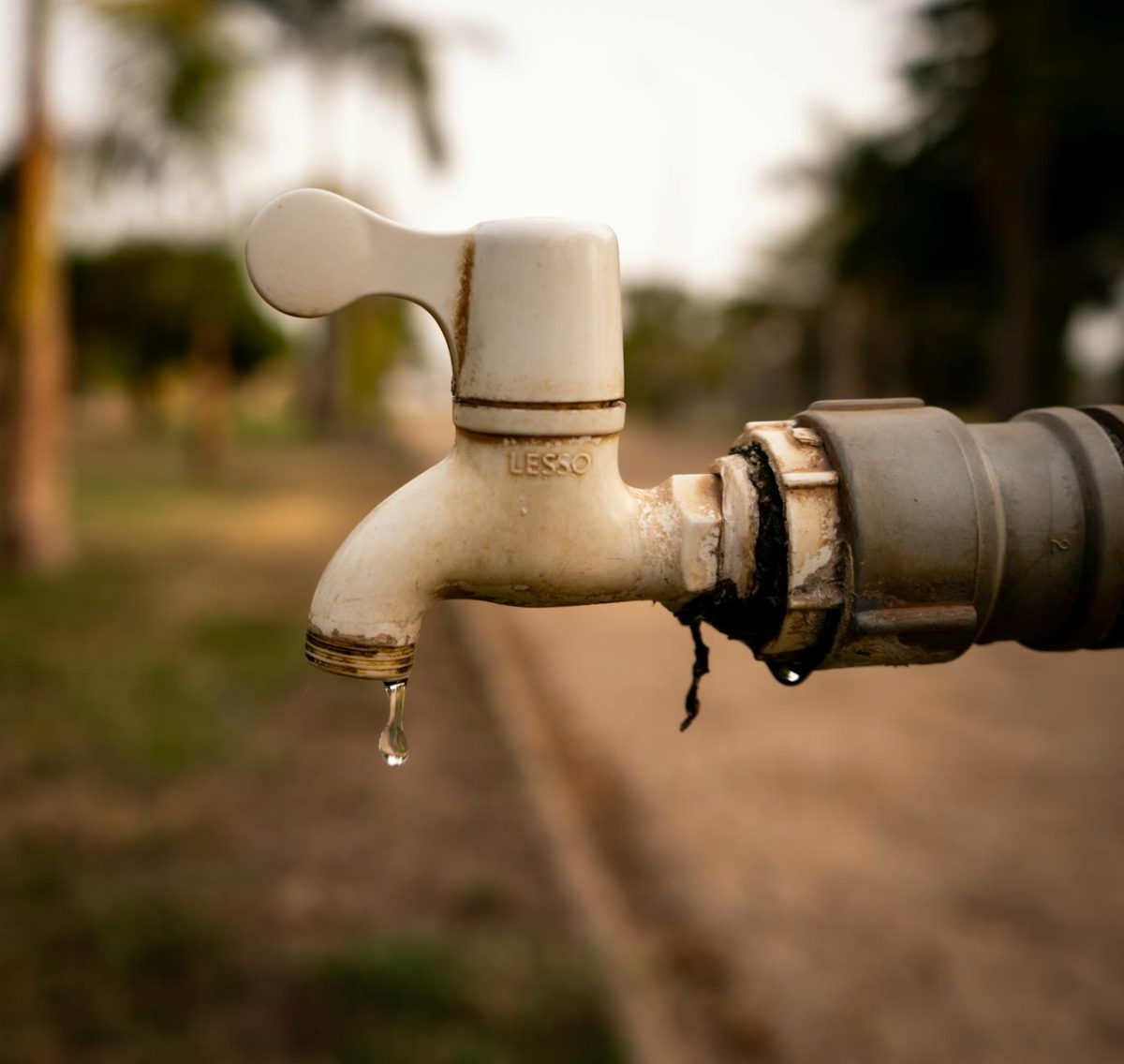 French Doctors Sound Alarm Over Tap Water Pollution in France