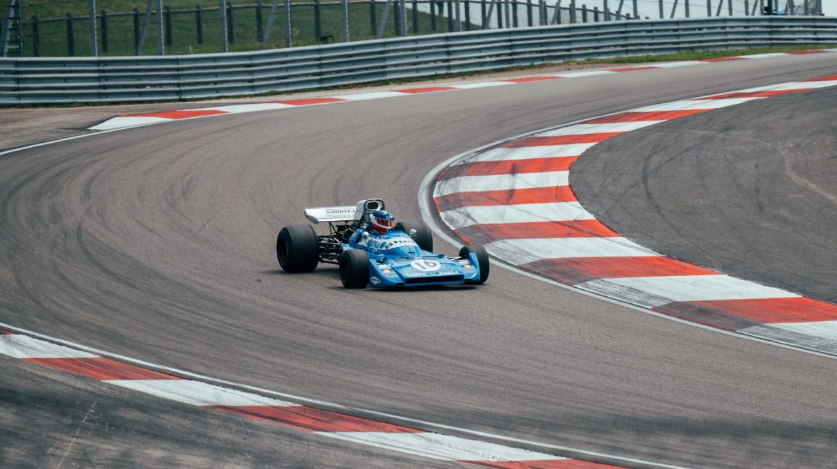 George Russell Claims Pole at Barcelona-Catalunya F1 GP, Beating Lewis Hamilton and Mercedes Teammate Kimi Räikkönen