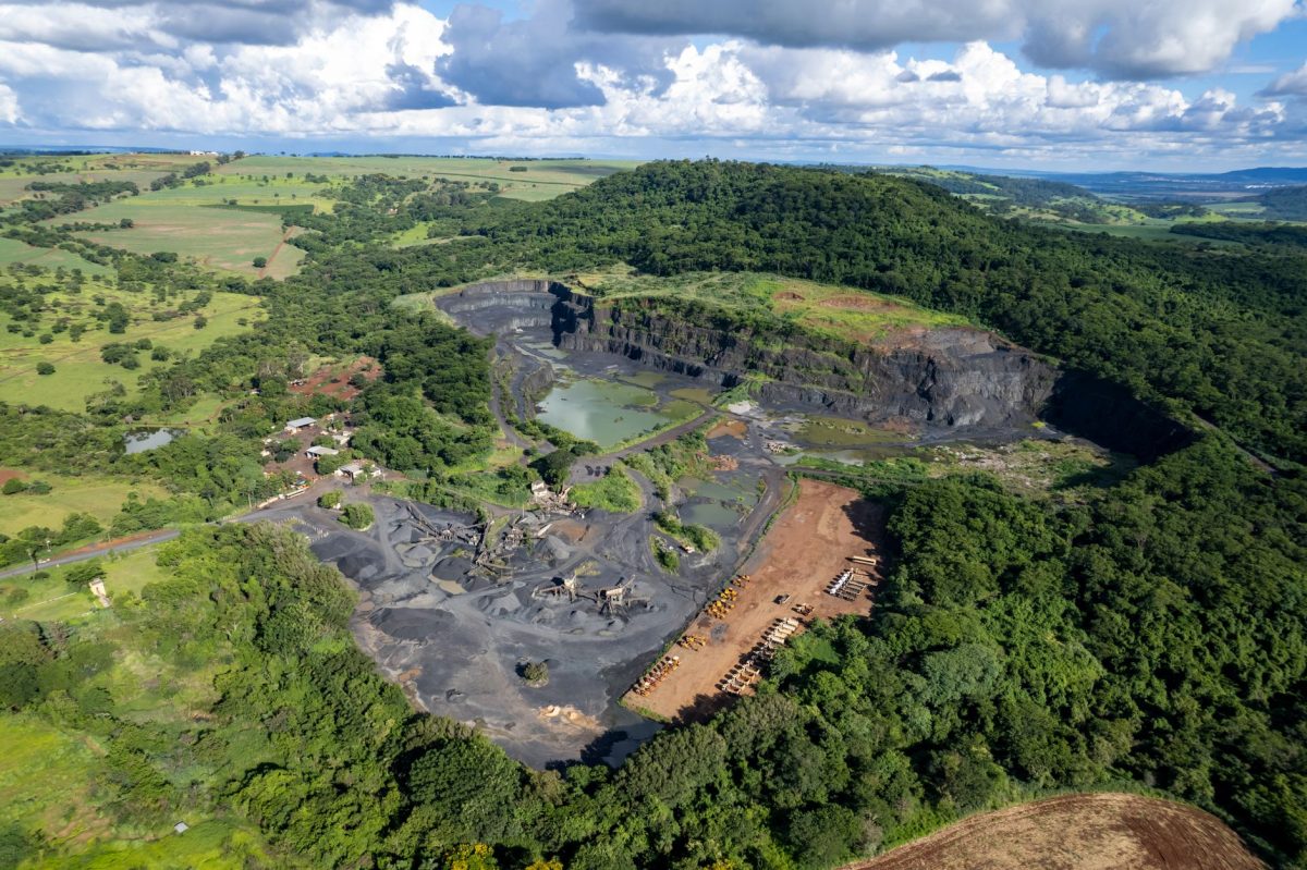 Signal: Two Japanese Held in China for Rare-Earth Smuggling Raises Concerns