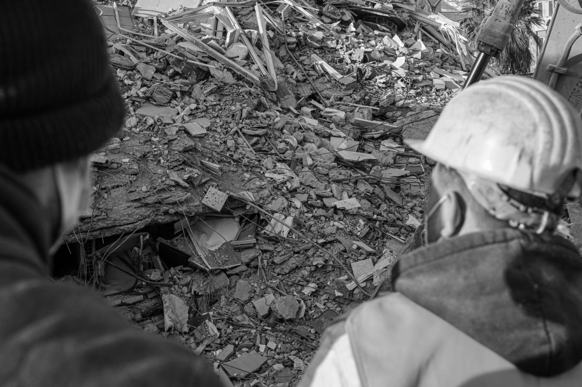 Venezuela Rescuers Listen for Signs of Life Amid Rubble