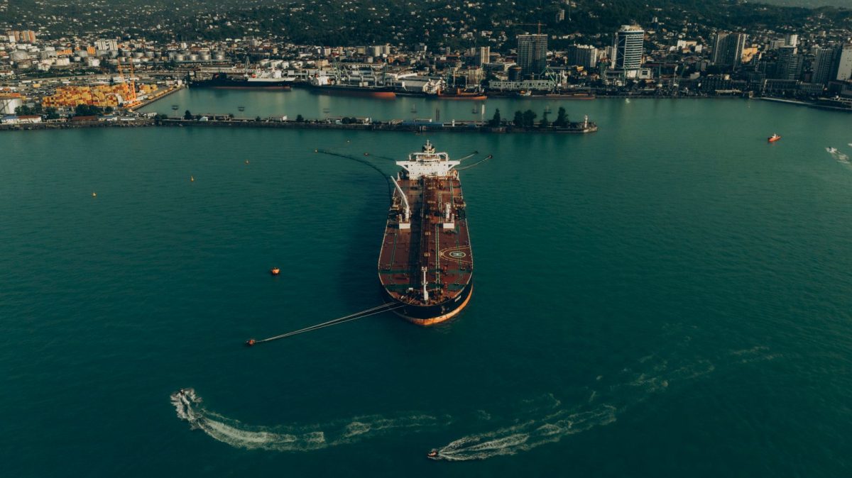 More LNG, Japan-linked vessels transit Hormuz despite Iran-US tensions, oil prices rise