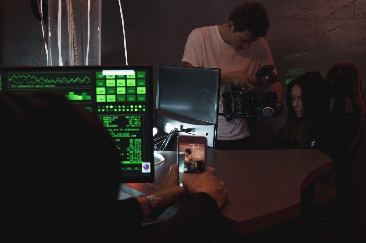Director Alex Garland's Obsession: A Film About the Dark Side of Tech Addiction