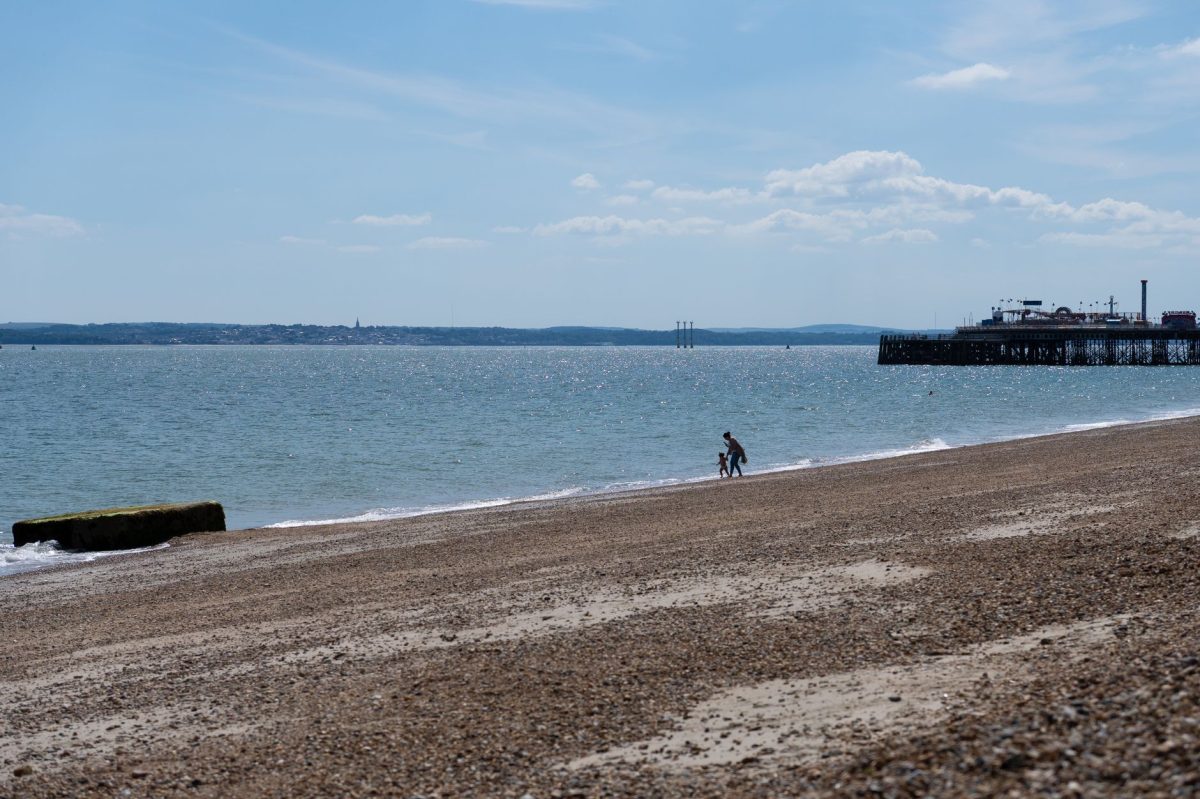 Stakes: UK Heatwave Could Last Longer Than Expected — Impacting Daily Life in Southern England